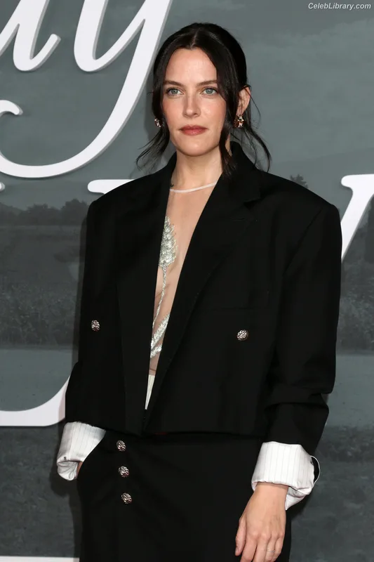 Riley Keough photo 19 of 60
