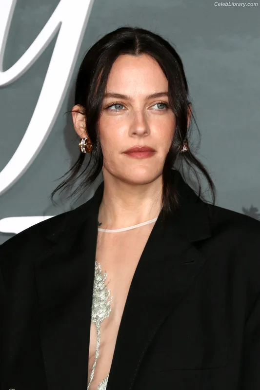 Riley Keough photo 20 of 60