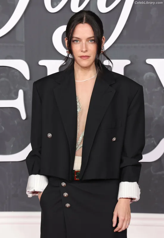 Riley Keough photo 3 of 60
