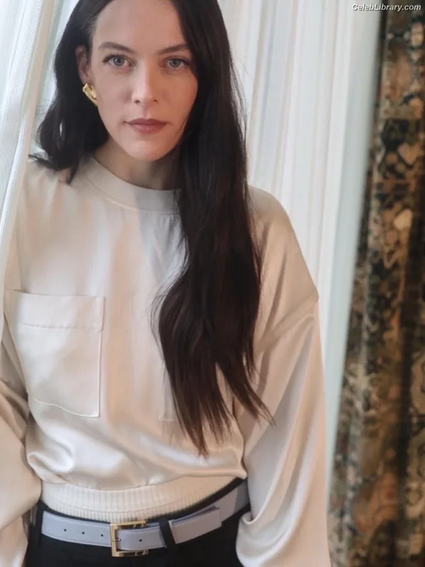 Riley Keough photo 9 of 60