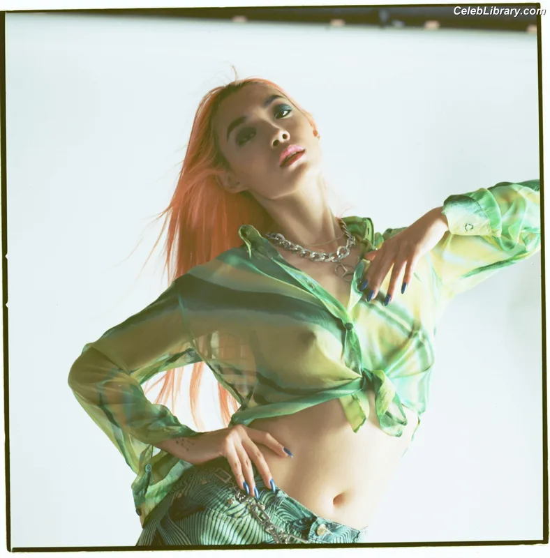 Rina Sawayama photo 9 of 208