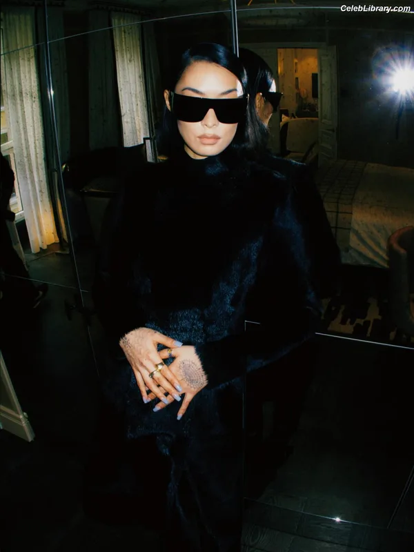 Rina Sawayama photo 10 of 208