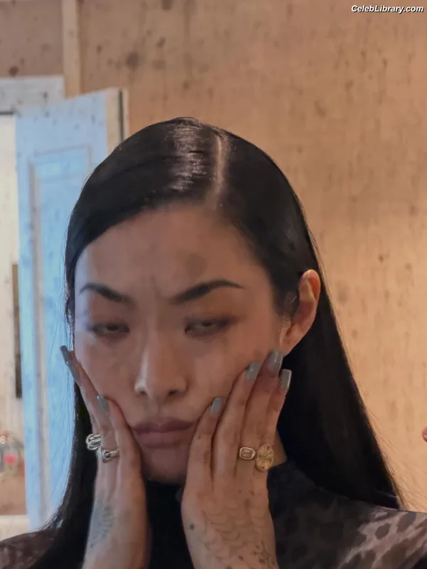 Rina Sawayama photo 2 of 208