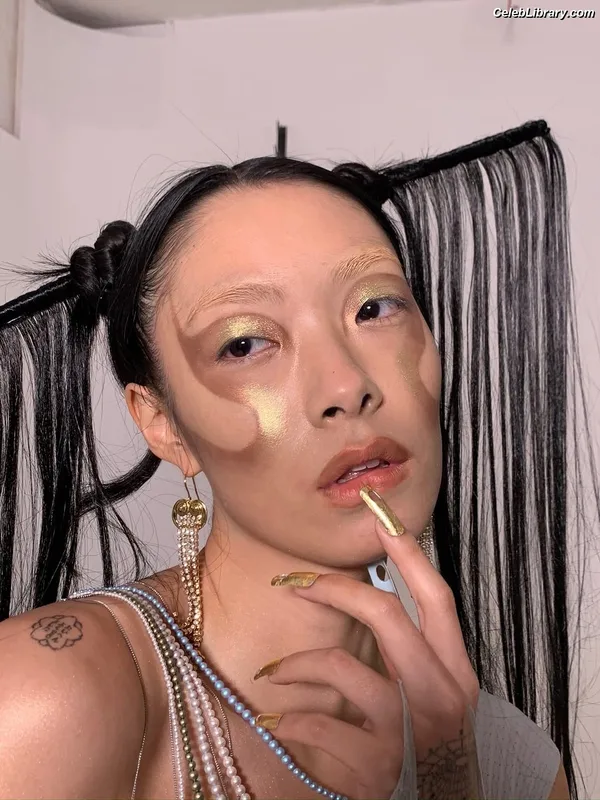 Rina Sawayama photo 5 of 208