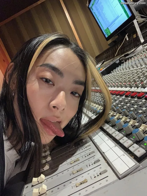 Rina Sawayama photo 4 of 208