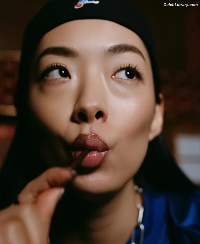 Rina Sawayama photo 9 of 208