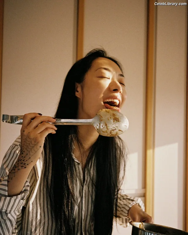 Rina Sawayama photo 1 of 208