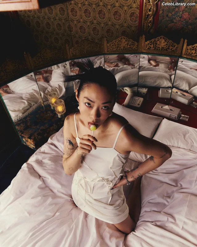 Rina Sawayama photo 1 of 208