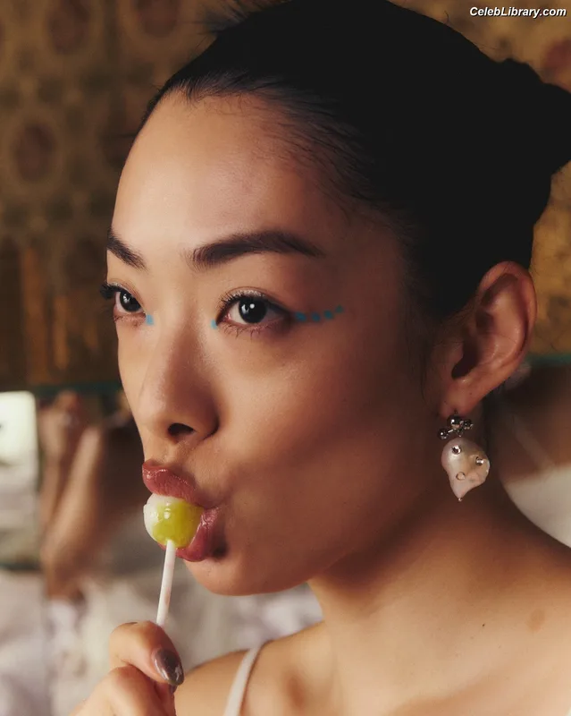 Rina Sawayama photo 6 of 208