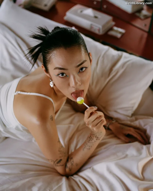 Rina Sawayama photo 4 of 208