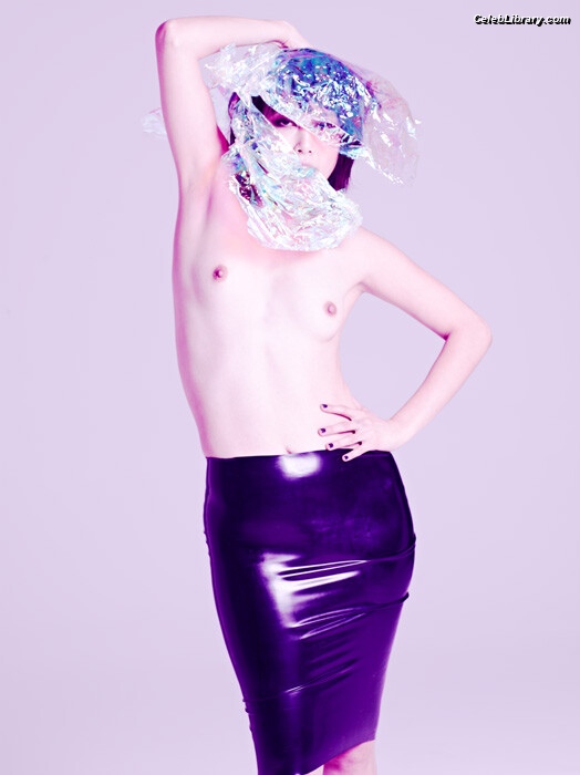 Rinko Kikuchi photo 9 of 25