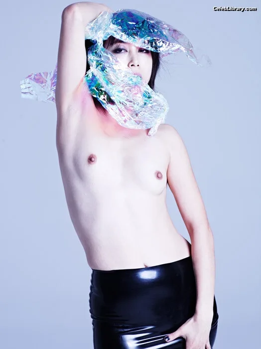Rinko Kikuchi photo 11 of 25