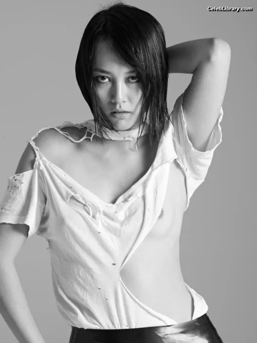 Rinko Kikuchi photo 4 of 25