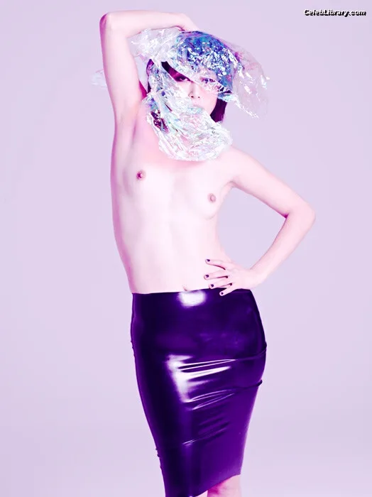 Rinko Kikuchi photo 13 of 25