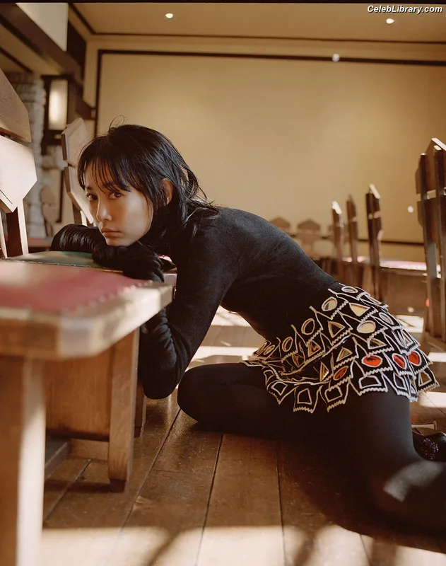 Rinko Kikuchi photo 20 of 25