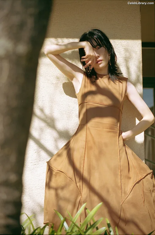 Rinko Kikuchi photo 21 of 25
