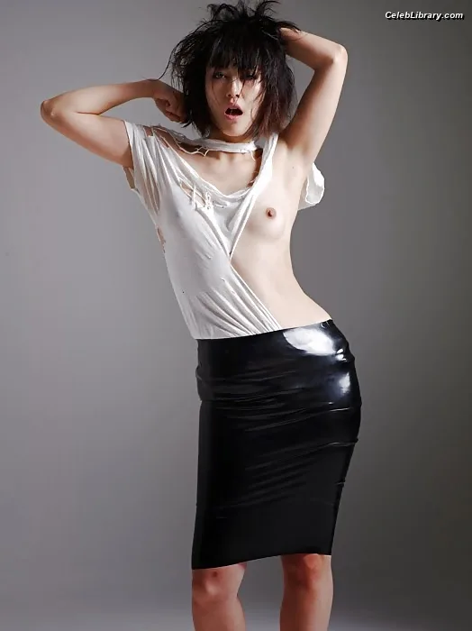 Rinko Kikuchi photo 16 of 25