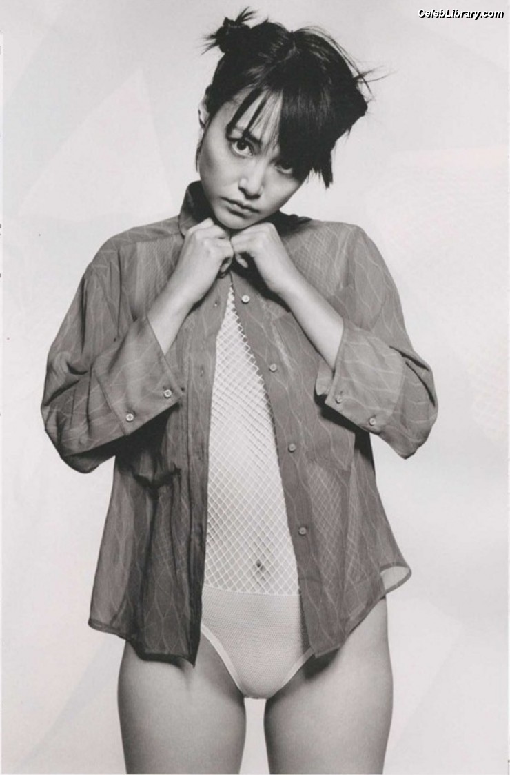 Rinko Kikuchi photo 1 of 25