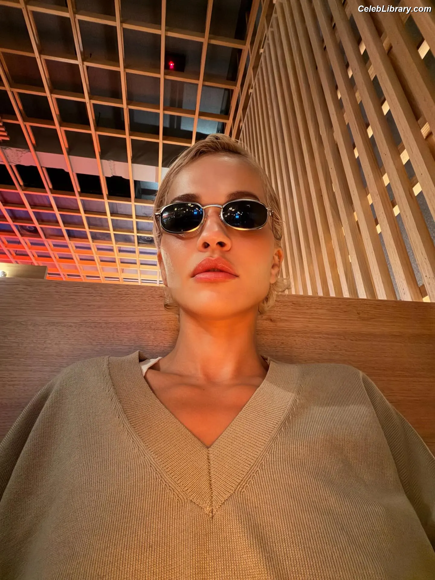 Rita Ora photo 1 of 1449
