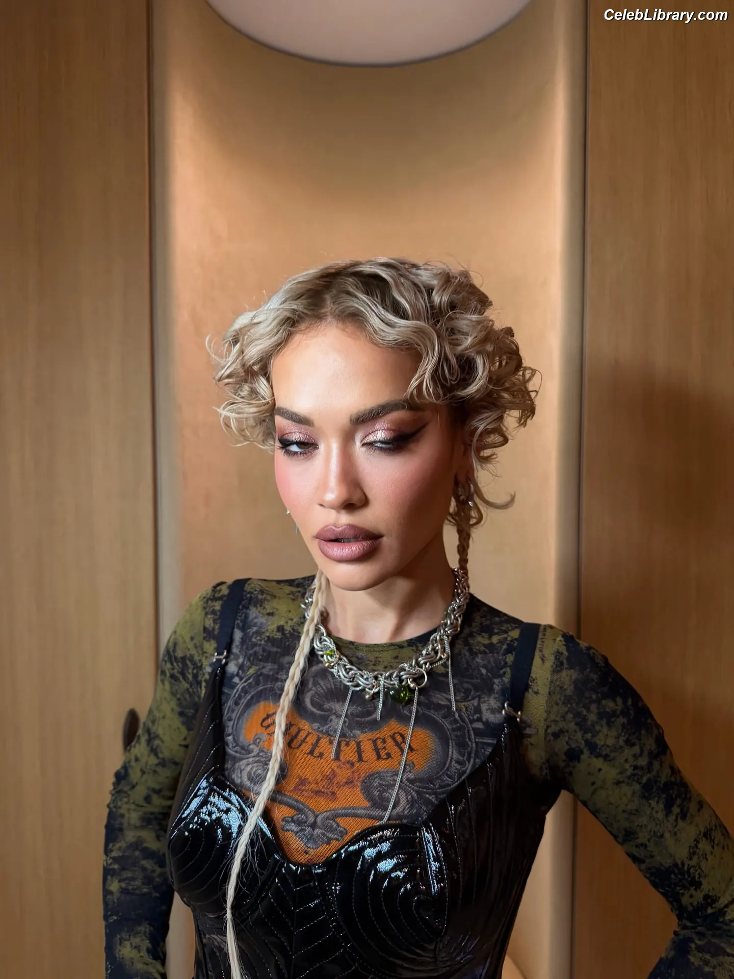 Rita Ora photo 7 of 1449