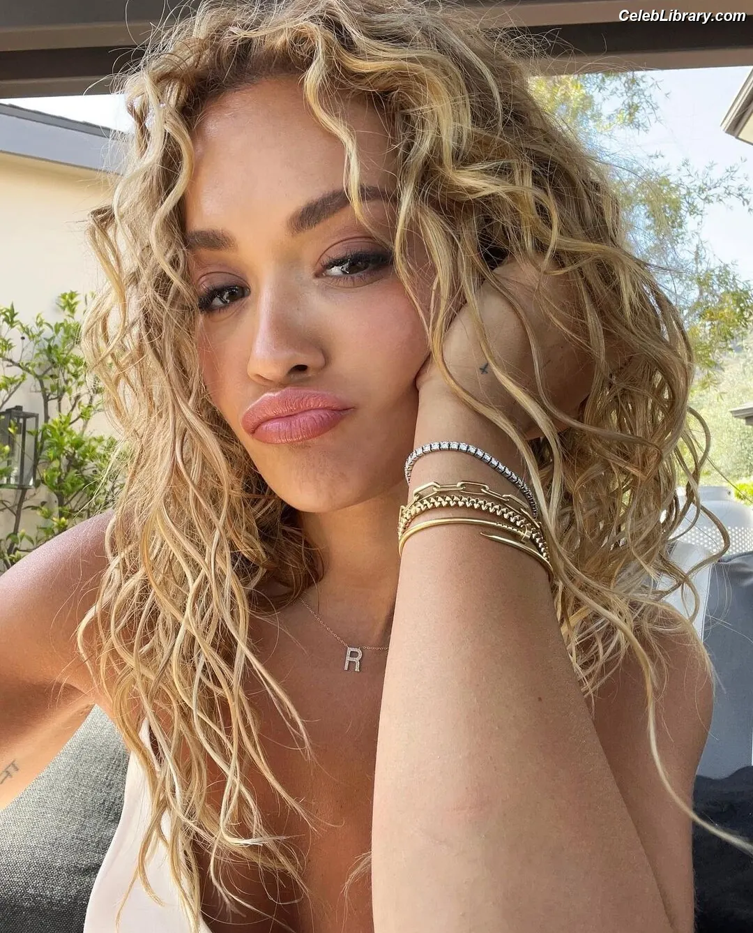 Rita Ora photo 2 of 1449