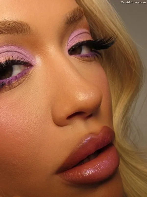 Rita Ora photo 1 of 1446