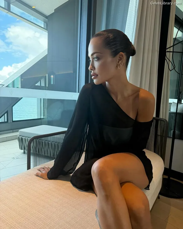 Rita Ora photo 3 of 1446