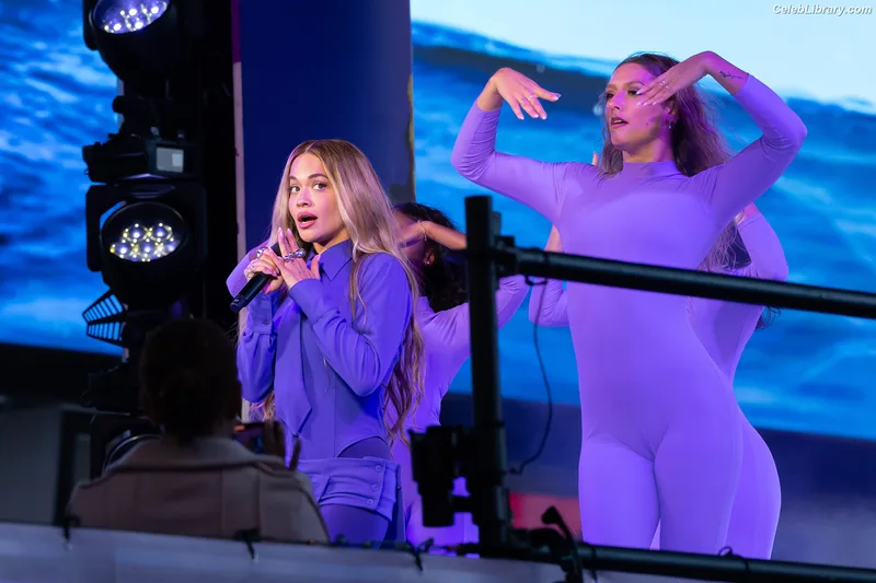 Rita Ora photo 5 of 1446
