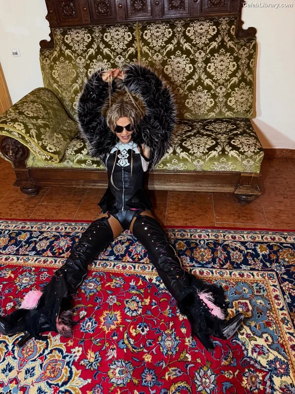 Rita Ora photo 7 of 1446