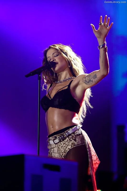 Rita Ora photo 4 of 1446