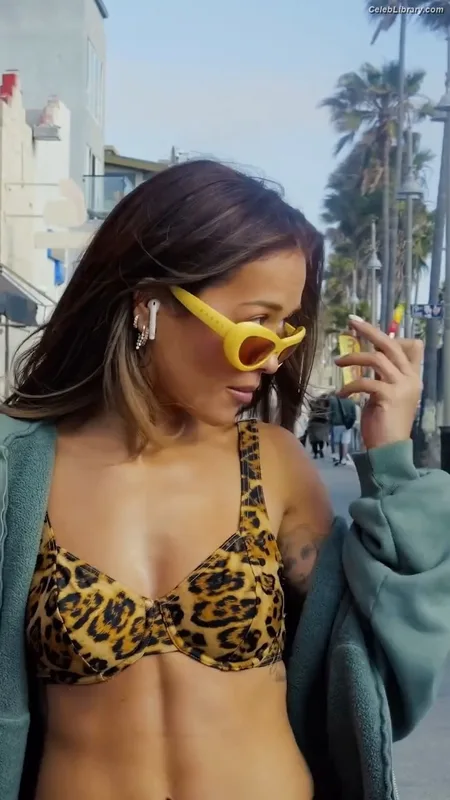 Rita Ora photo 16 of 1446