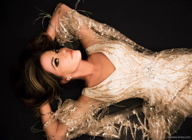 Robin Meade photo 9 of 40