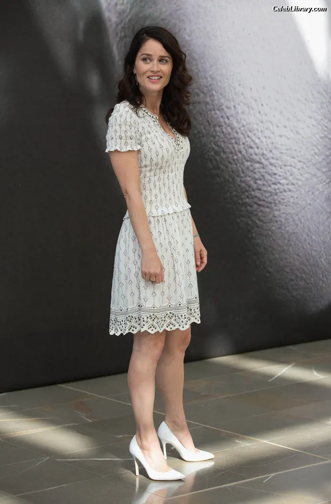 Robin Tunney photo 10 of 224