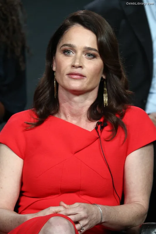 Robin Tunney photo 4 of 225