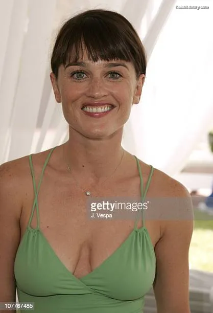 Robin Tunney photo 12 of 225