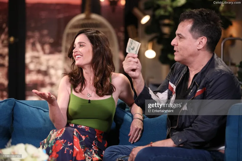 Robin Tunney photo 15 of 225