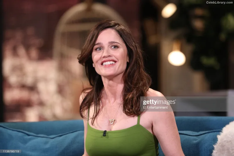 Robin Tunney photo 16 of 225