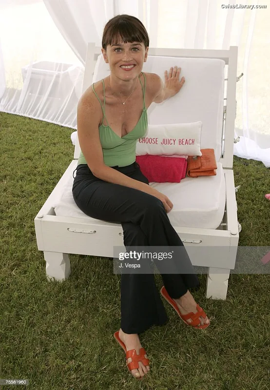 Robin Tunney photo 21 of 225