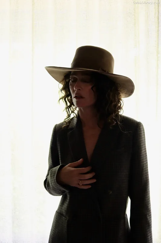 Robin Tunney photo 7 of 225