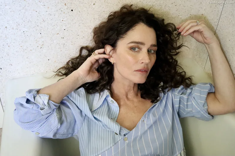 Robin Tunney photo 14 of 225