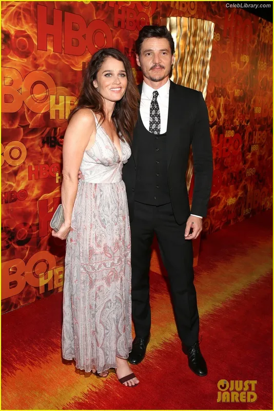 Robin Tunney photo 8 of 225