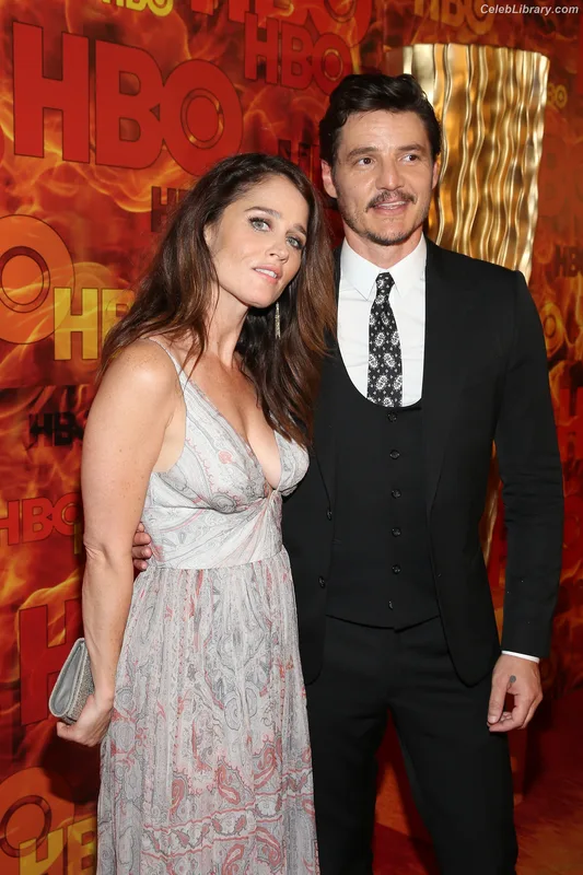 Robin Tunney photo 17 of 225