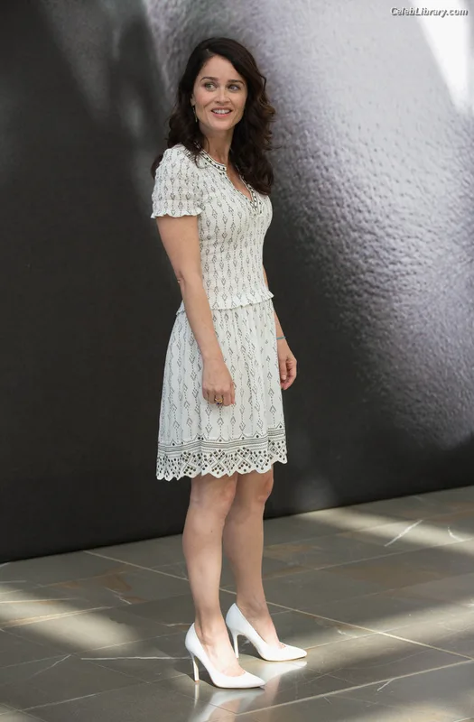 Robin Tunney photo 10 of 225