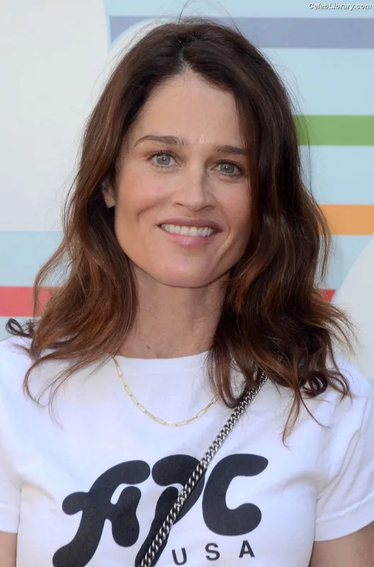 Robin Tunney photo 18 of 225