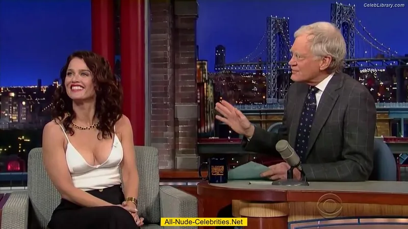 Robin Tunney photo 6 of 225