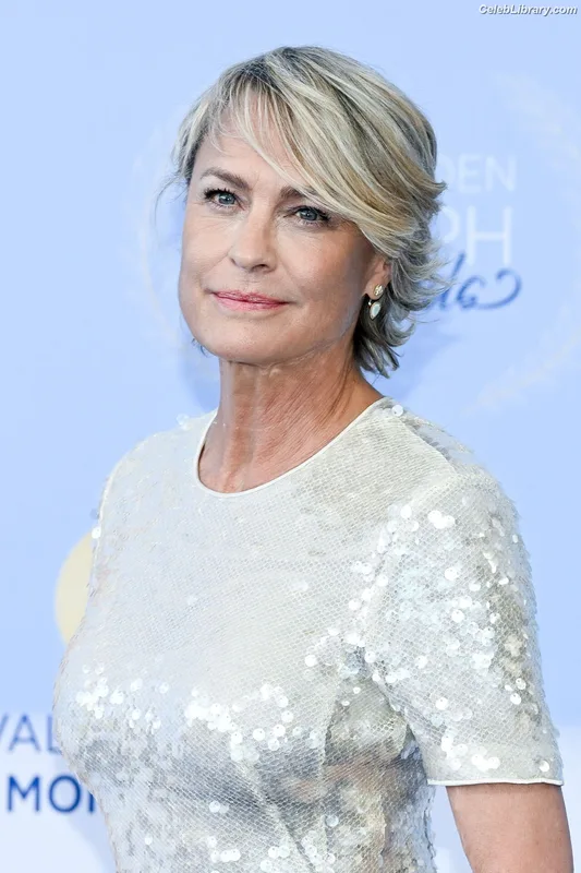 Robin Wright photo 2 of 15