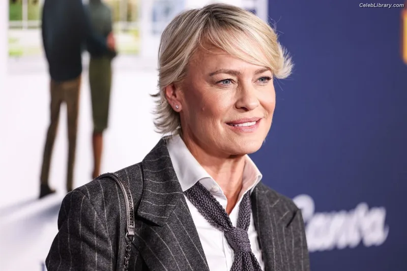 Robin Wright photo 7 of 15