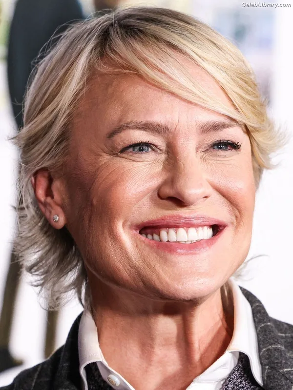 Robin Wright photo 8 of 15