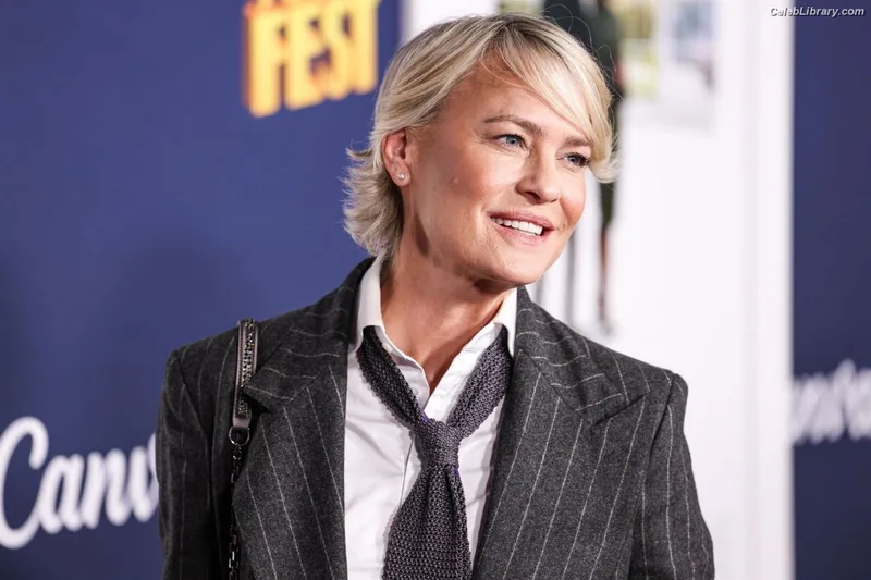 Robin Wright photo 10 of 15