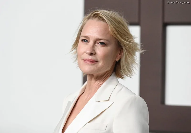 Robin Wright photo 14 of 15